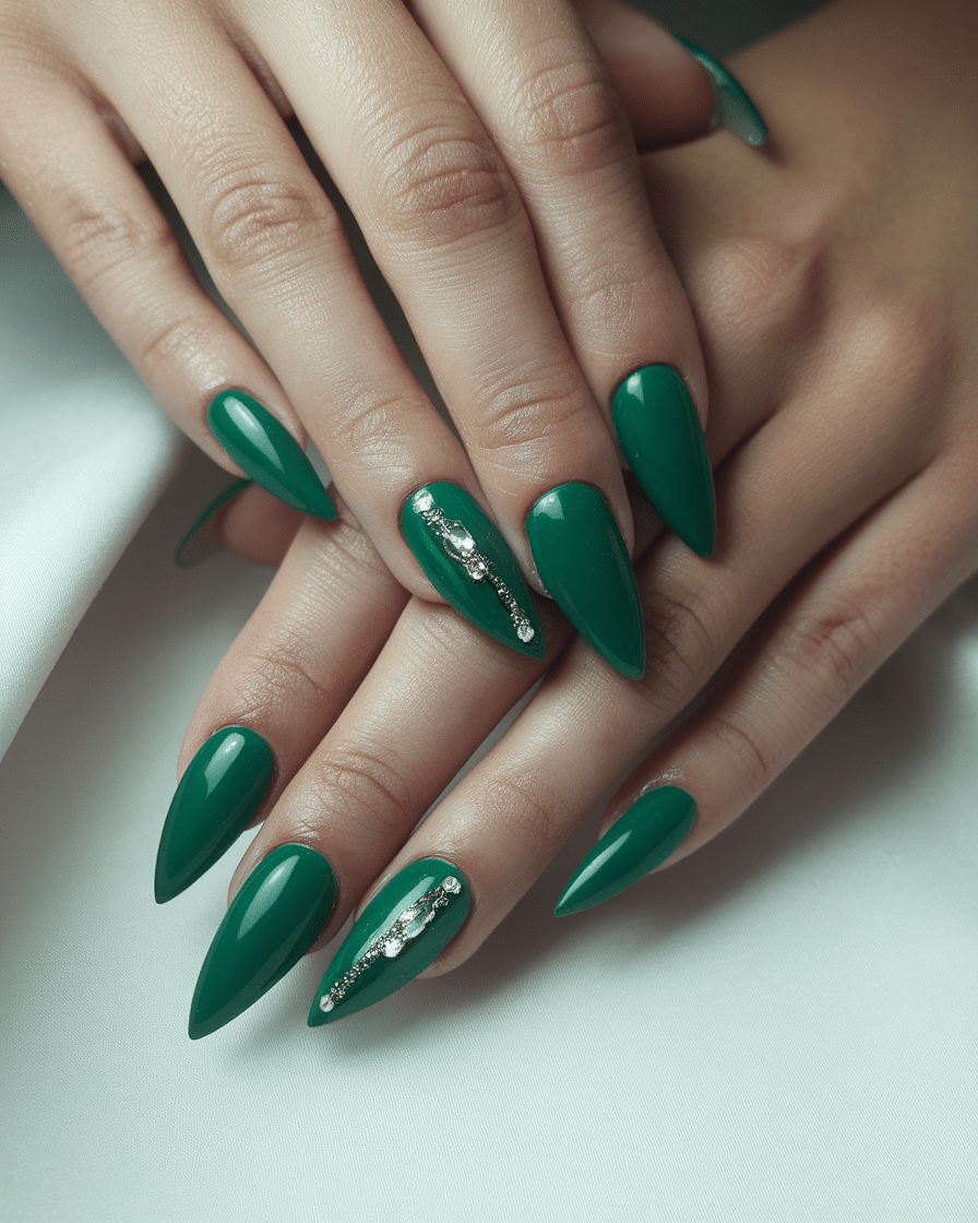 19 Glam Emerald Green Nails You’ll Totally Crush On