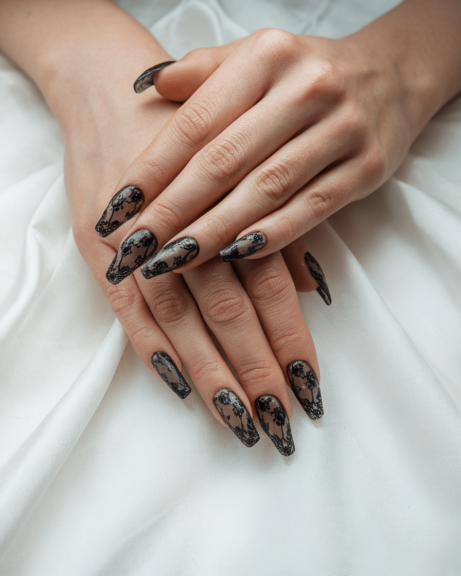 a-still-of-a-beautiful-hand-with-black-l_LIsJV3AoQB-99dtiVZfq1Q_cmNdOa8jRk-YU5JYsxc9UQ 10 Gorgeous and Easy Pink and Black Nail Art Ideas