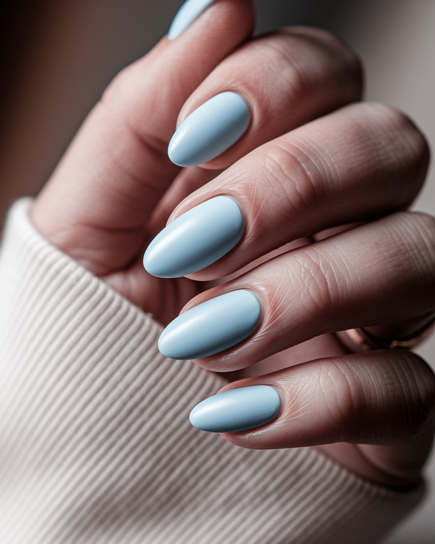0010_2_a-close-up-photograph-captures-the-exqui_9zNTsqrFQaCiQ2rdLngaAg_vmNYirFVSfK7kAS3g7x85g Stunning Blue Nail Designs That Never Go Out of Style